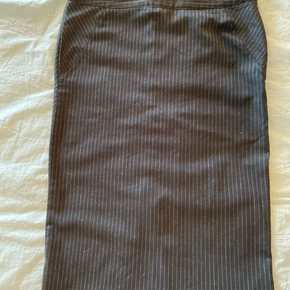Pin striped pencil skirt with back flair - Picture 4 of 5
